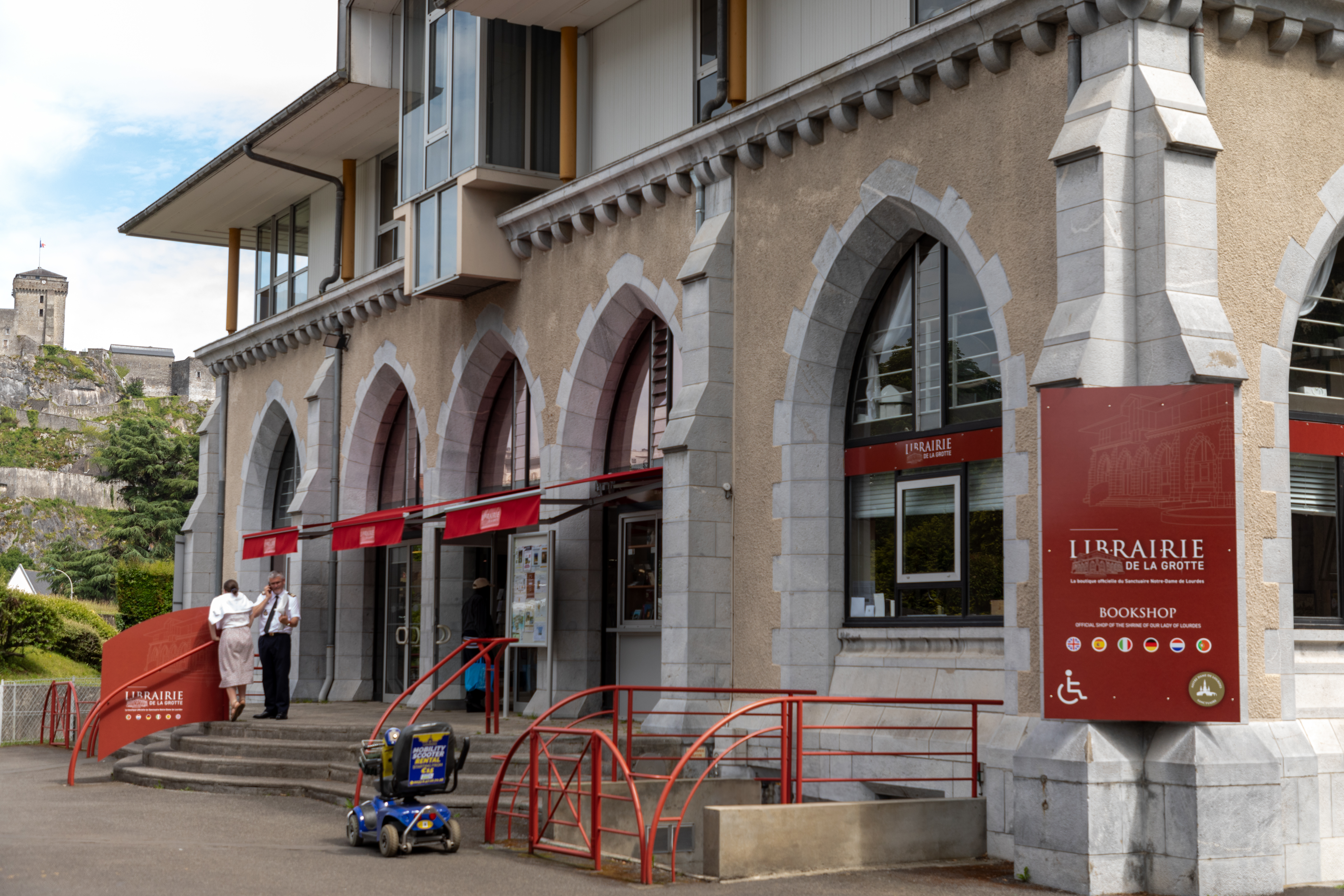 facade de la librairie de la Grotte